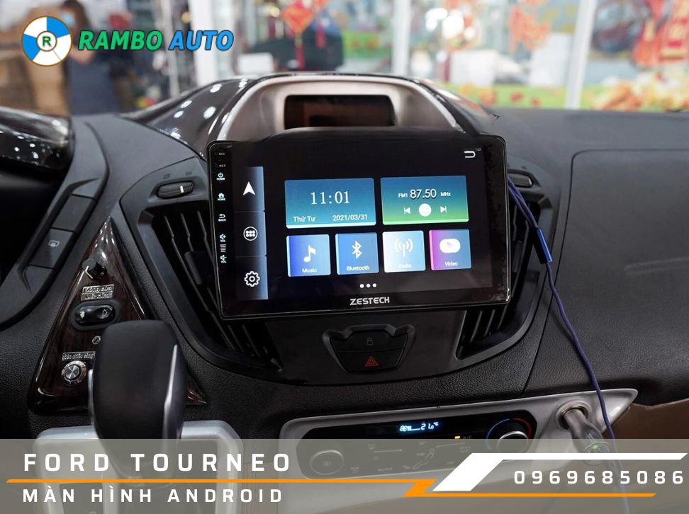 man-hinh-android-ford-tourneo