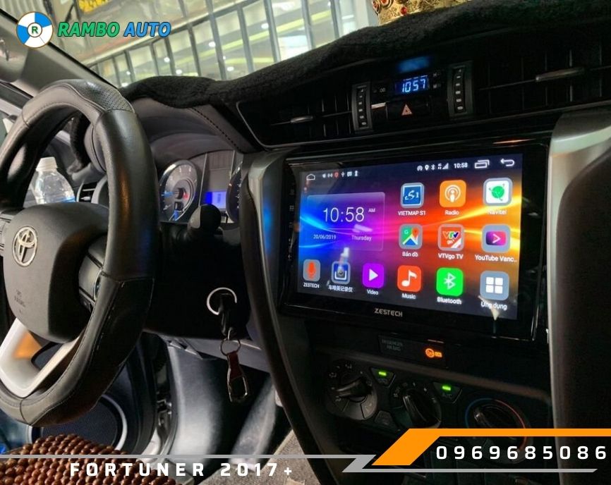 Man-hinh-android-Toyota-Fortuner-2017-3
